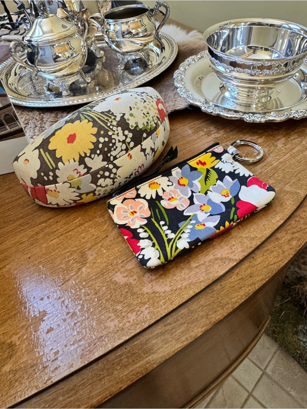 Vera Bradley Black Multi Floral Zip Cardcase with Keyring
